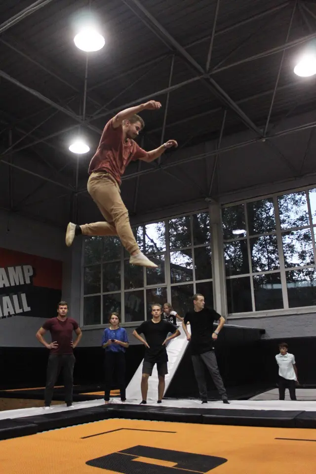 Мастер-класс по прыжкам на батуте