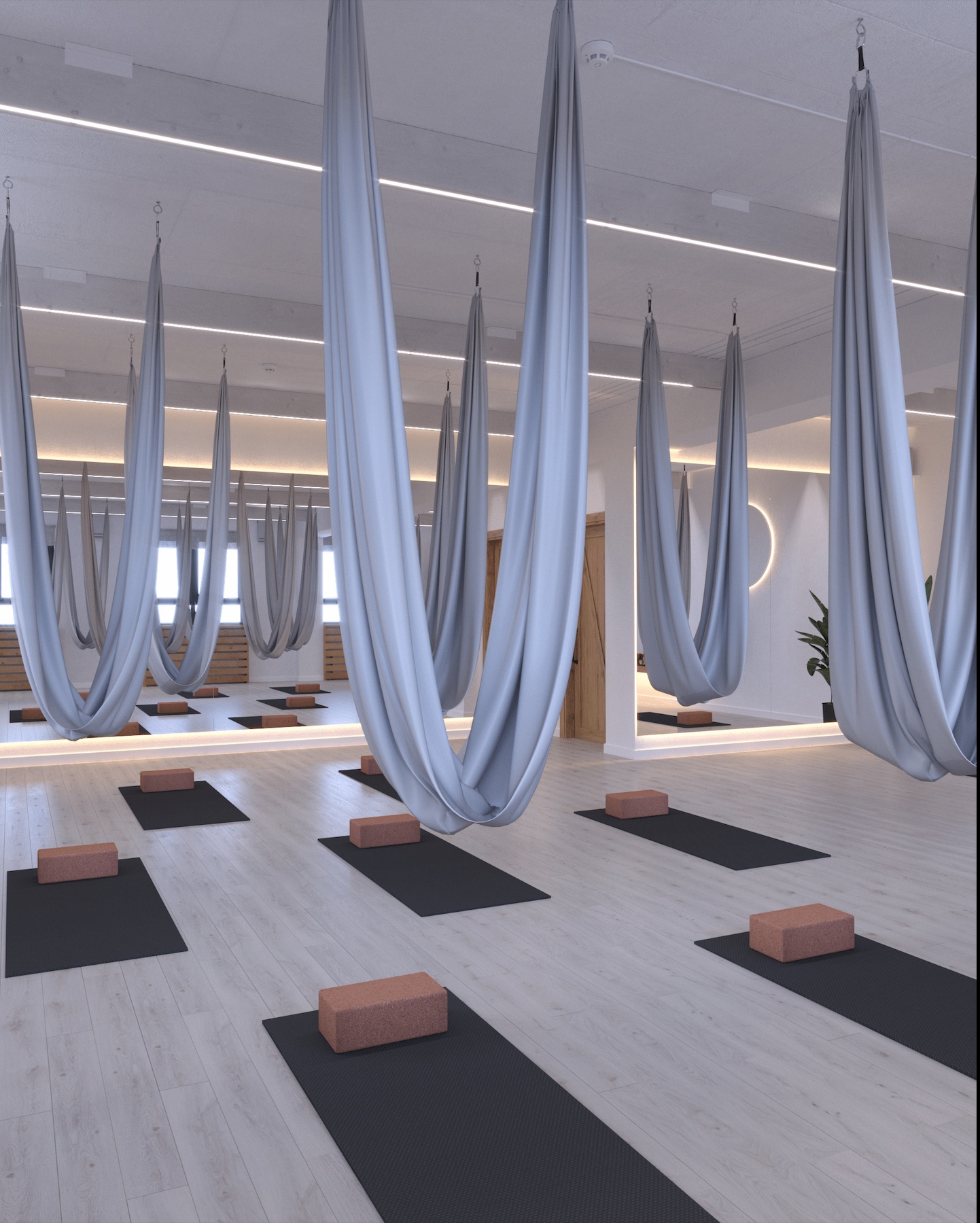 Занятие по йоге в гамаках