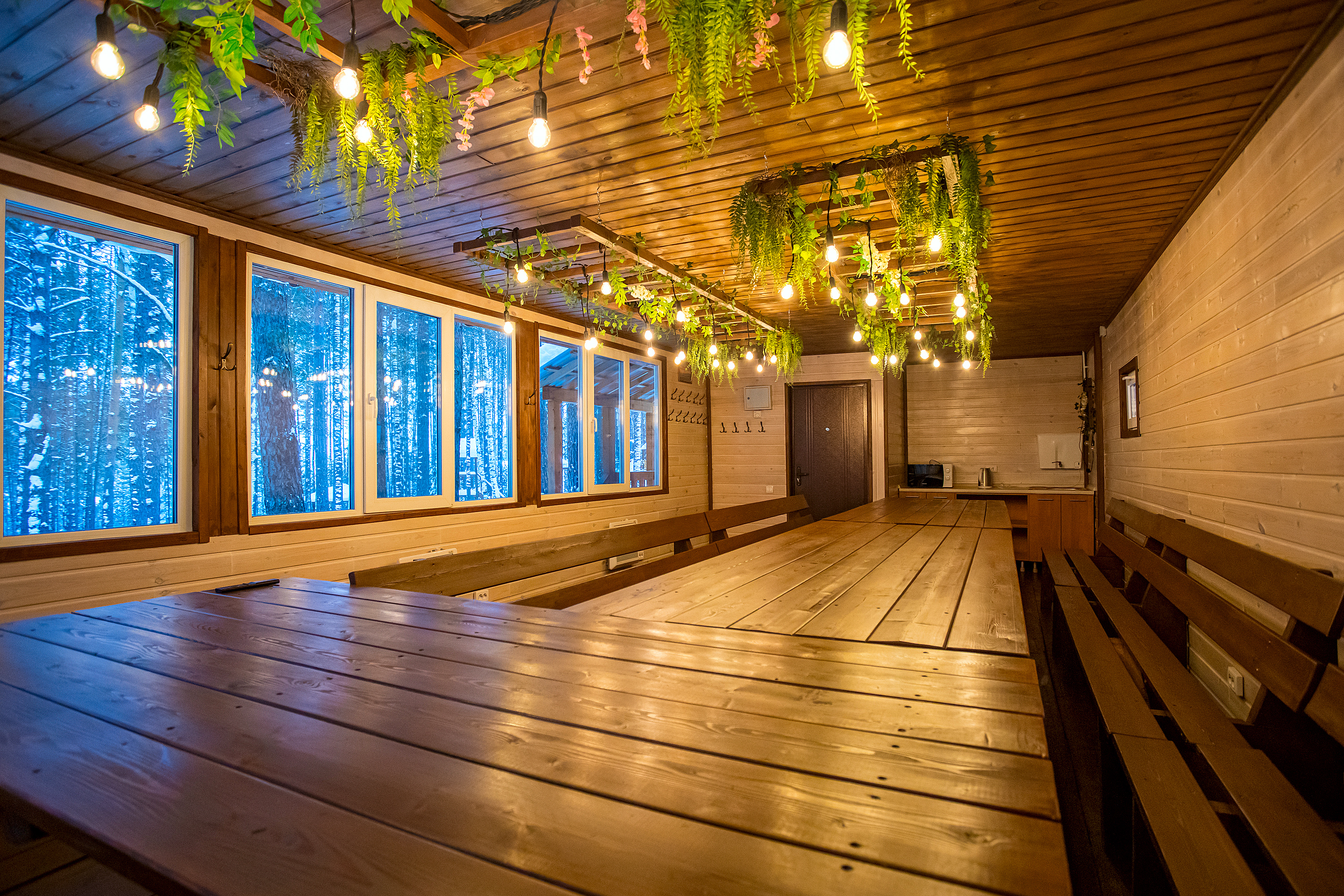 Отдых для компании в большой теплой беседке