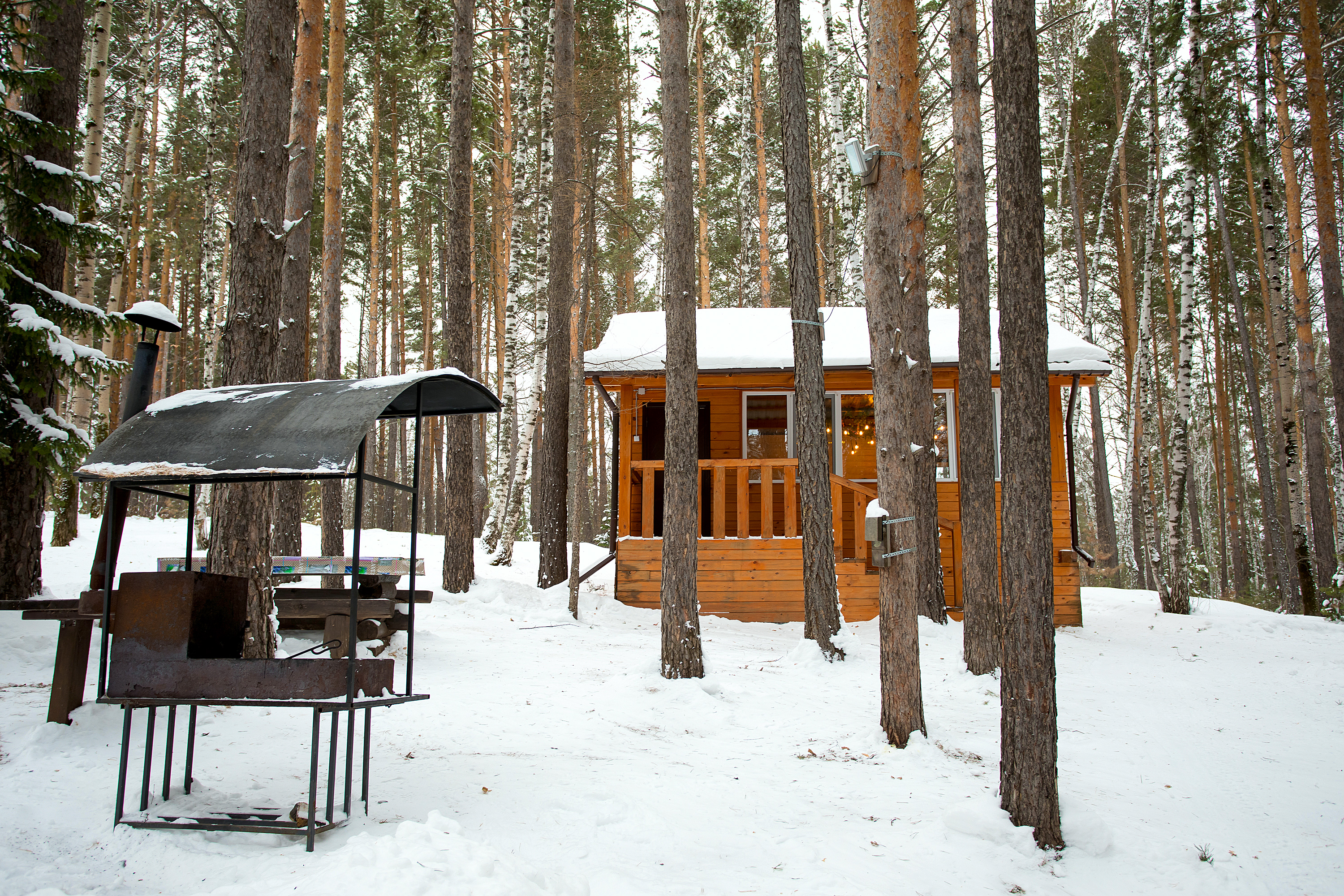 Отдых для компании в малой теплой беседке