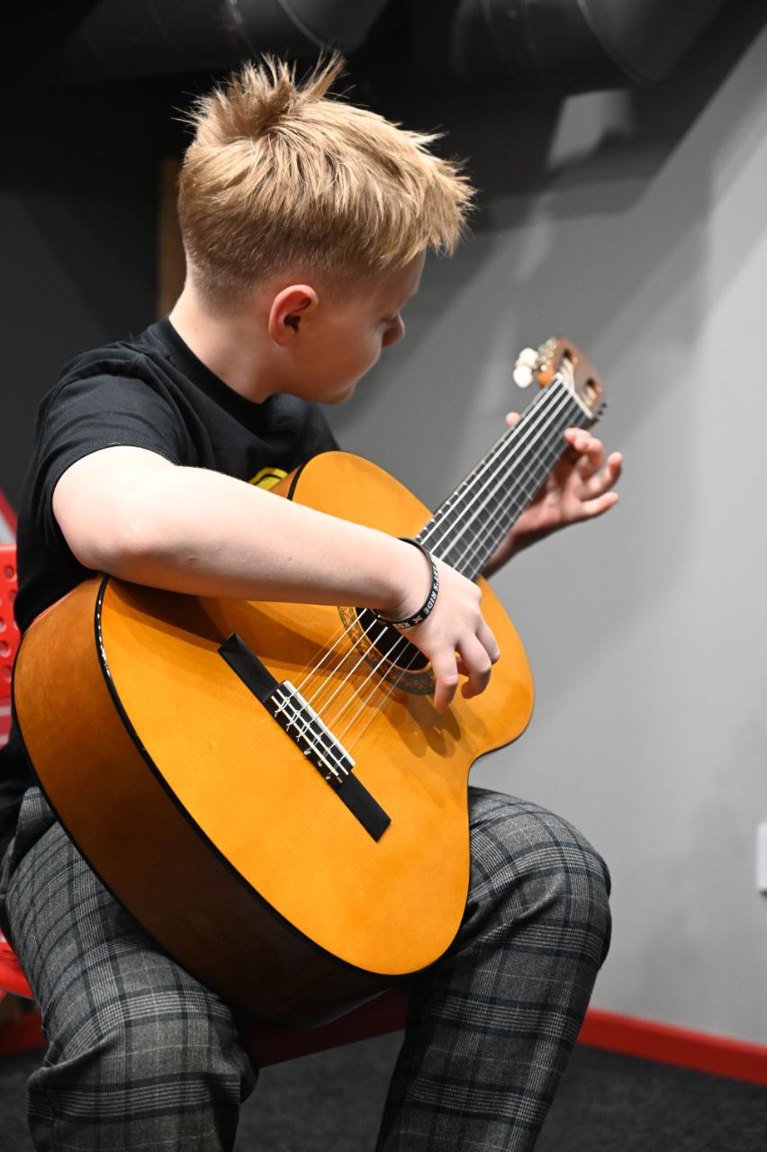 Индивидуальное занятие по игре на гитаре