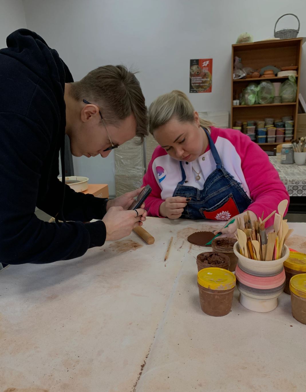 Романтическое свидание: Лепка из глины