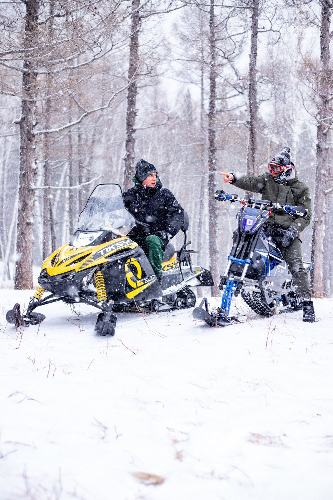 Прогулка на снегоходах для компании