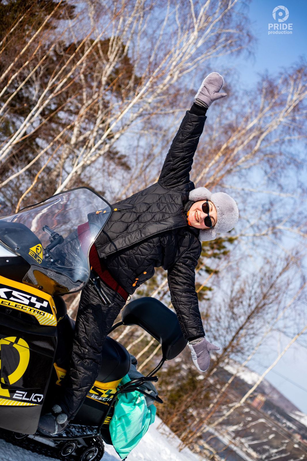 Прогулка на снегоходах для компании